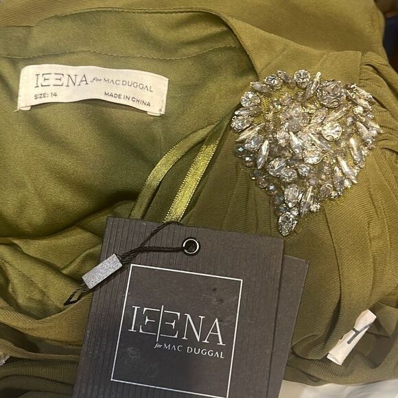 MAC DUGGAL BOAT NECK JERSEY GOWN W/ EMBELLISHED SHOULDER - Picture 9 of 9